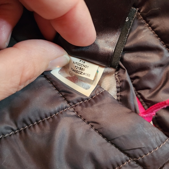 The North Face Vibrant Pink/Black Mossbud Swirl Reversible Jacket, Size L - Picture 3 of 9